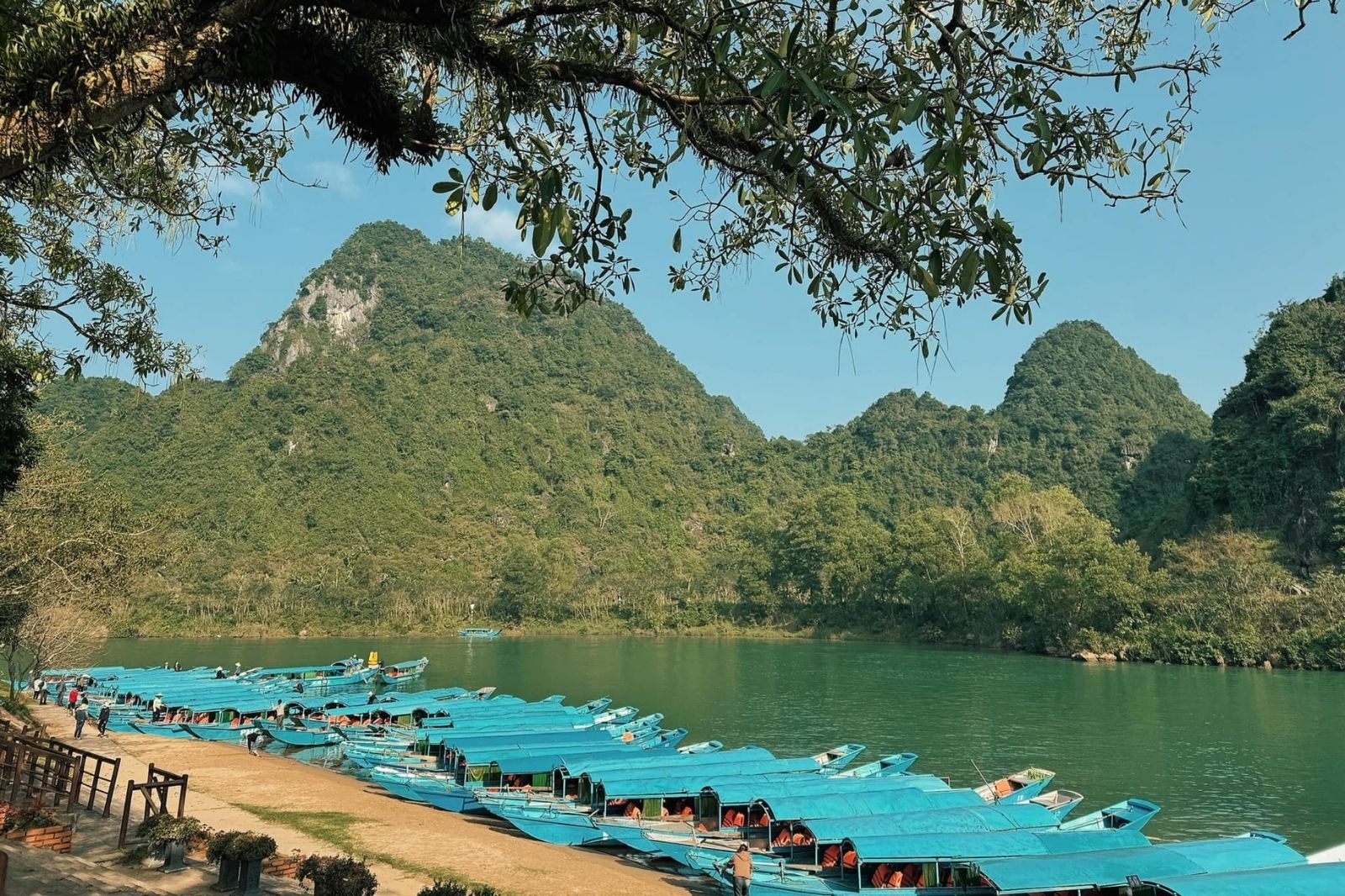 Tour thường bao gồm các chi phí cơ bản cho chuyến đi