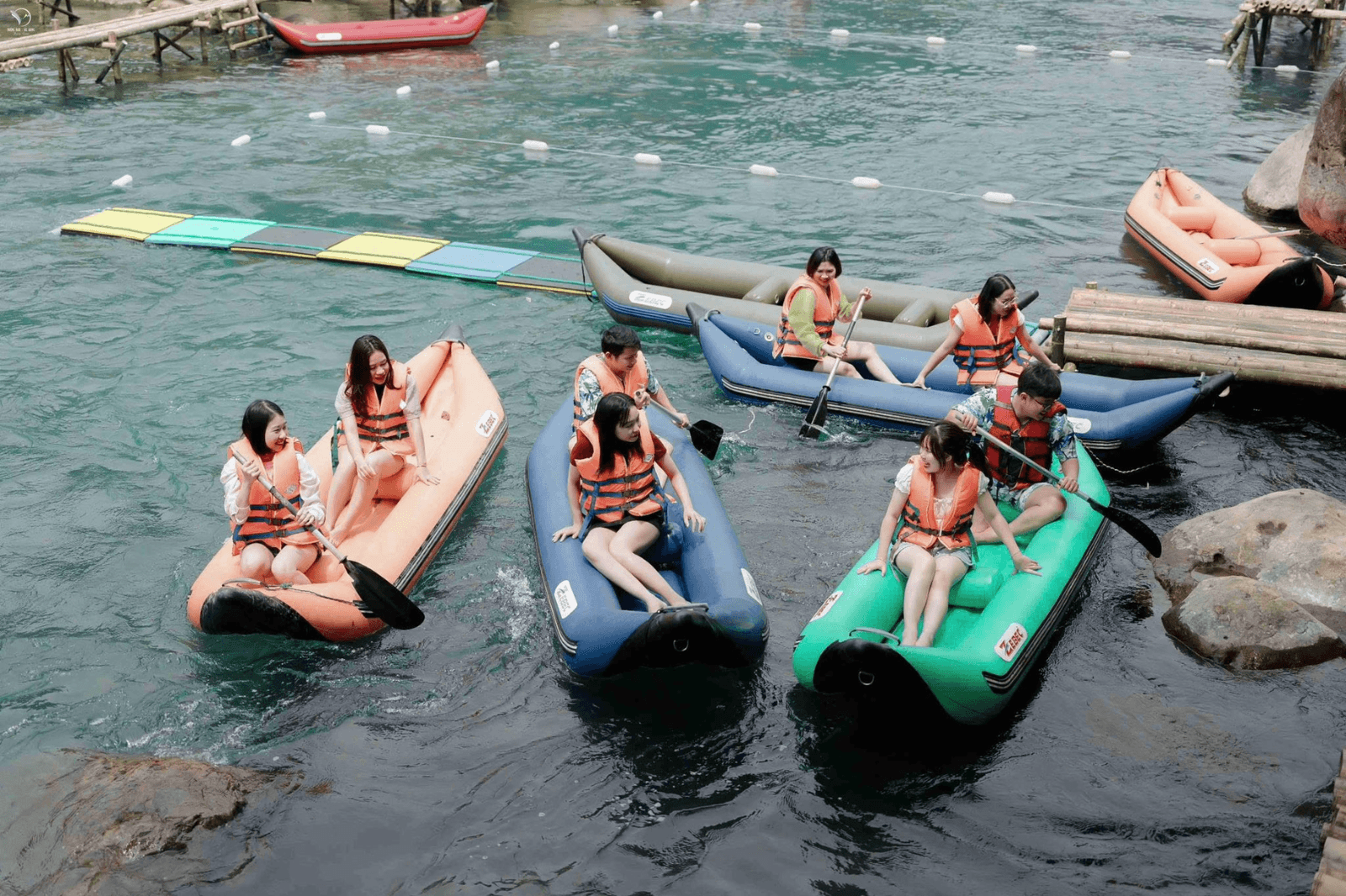 Trải nghiệm các trò chơi ở suối nước Moọc