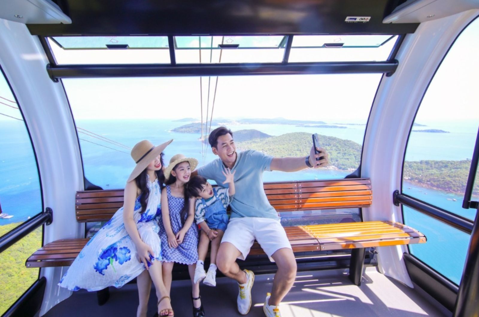 Trải nghiệm cáp treo Hòn Thơm cùng gia đình  