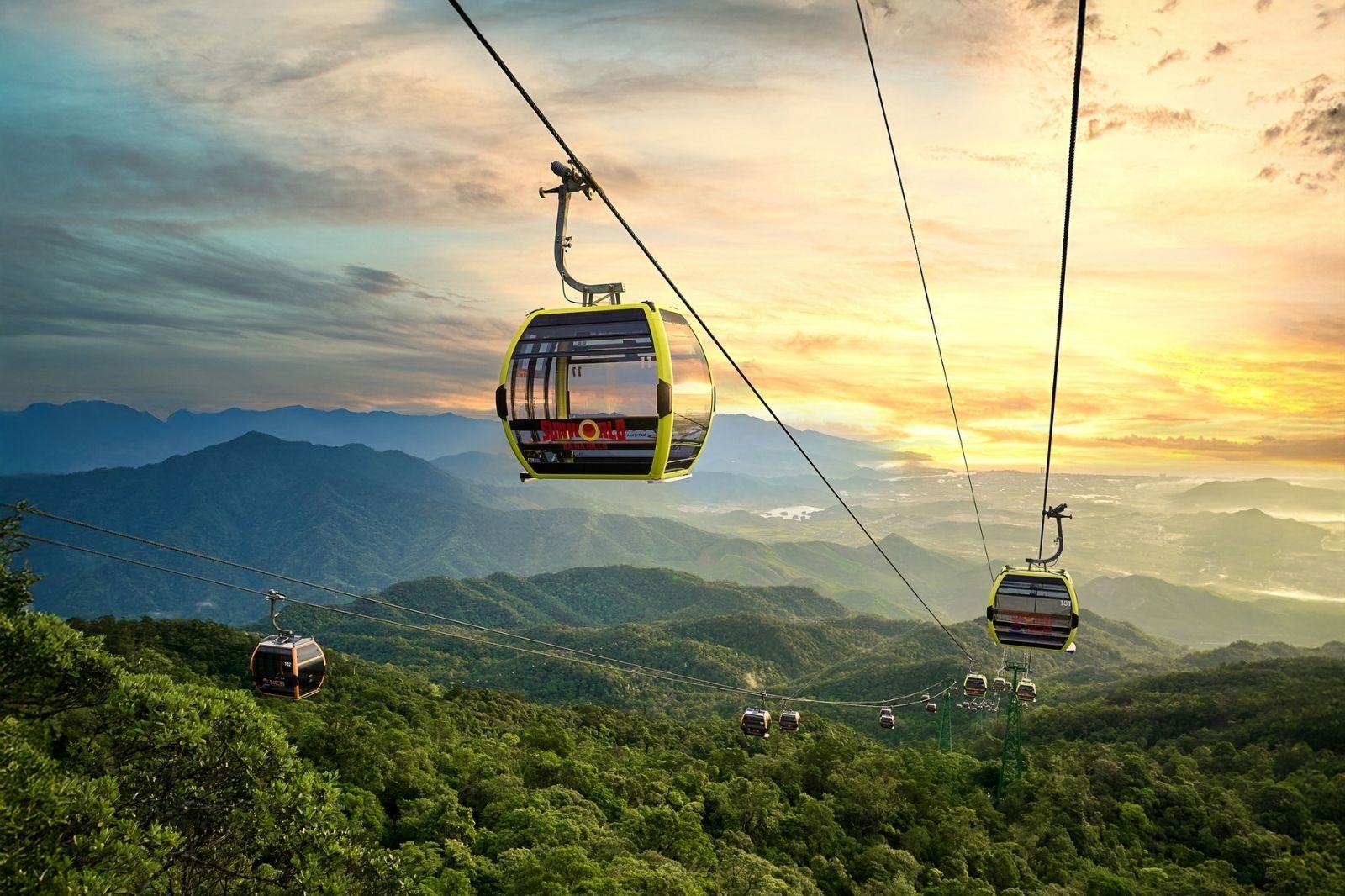Đến sớm để trải nghiệm cáp treo không quá đông đúc