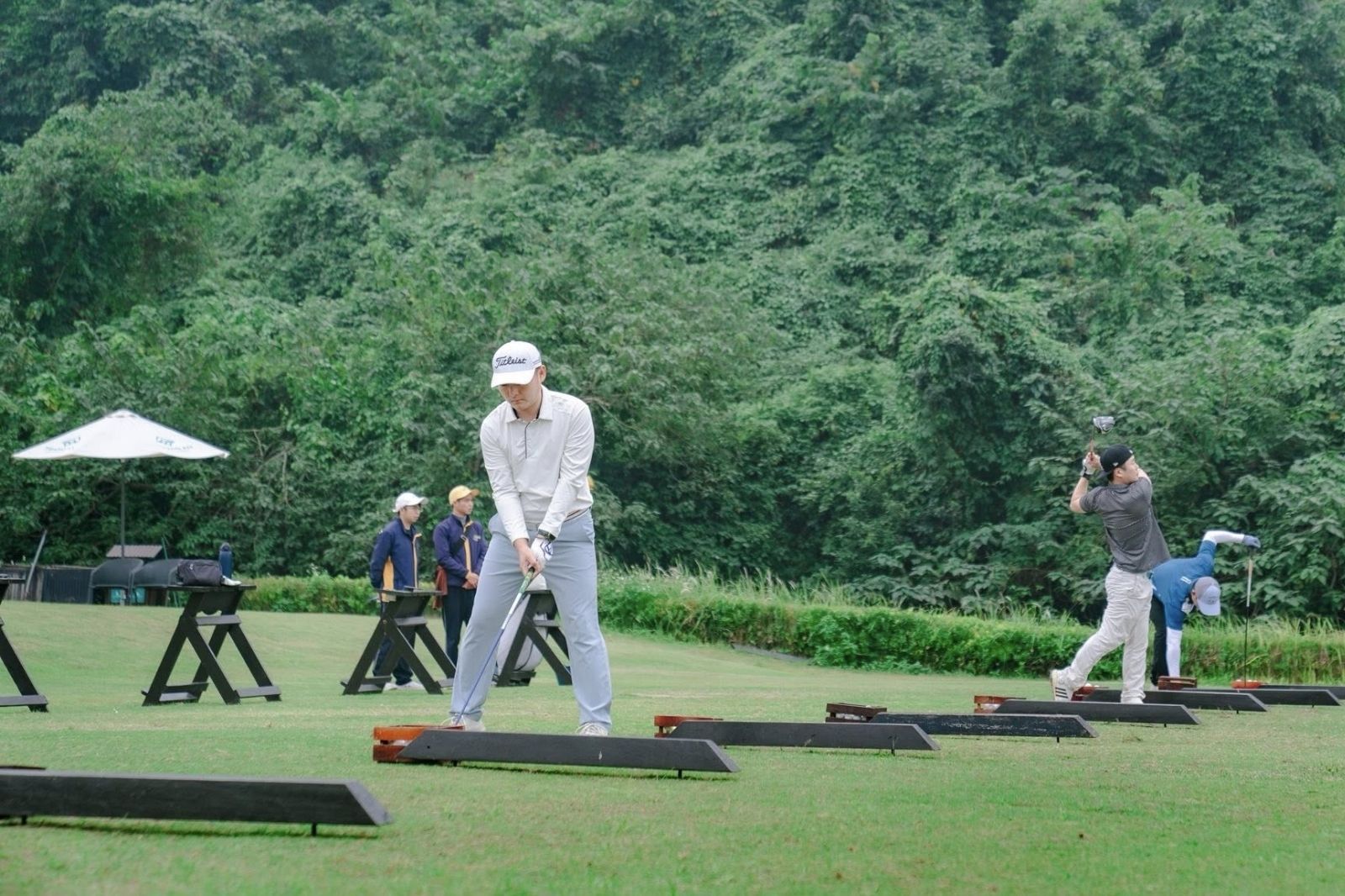 Trải nghiệm dịch vụ golf chuyên nghiệp 