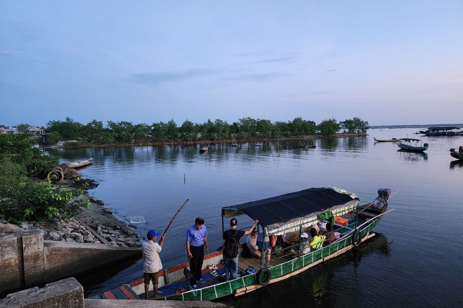 Trải nghiệm đời sống cùng người dân ở làng chài
