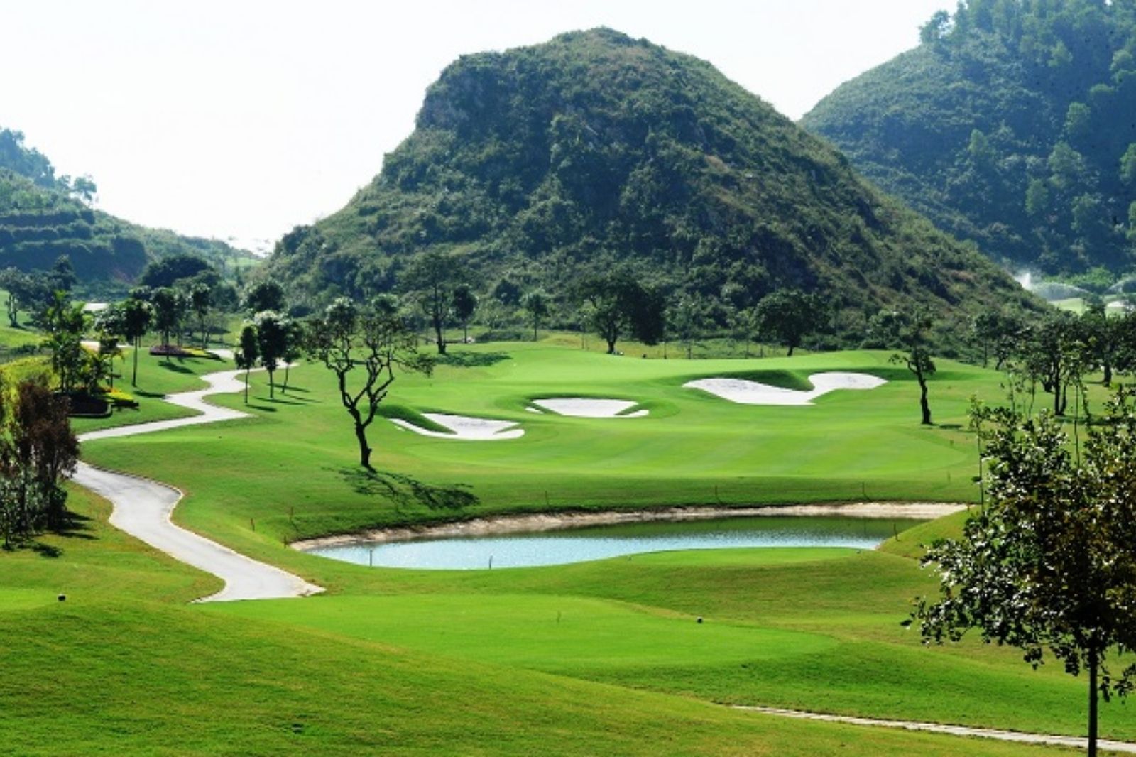 Trải nghiệm sân golf Hoàng Gia  