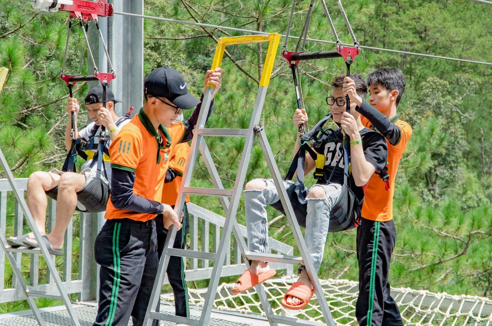 Trải nghiệm trò chơi zipline 