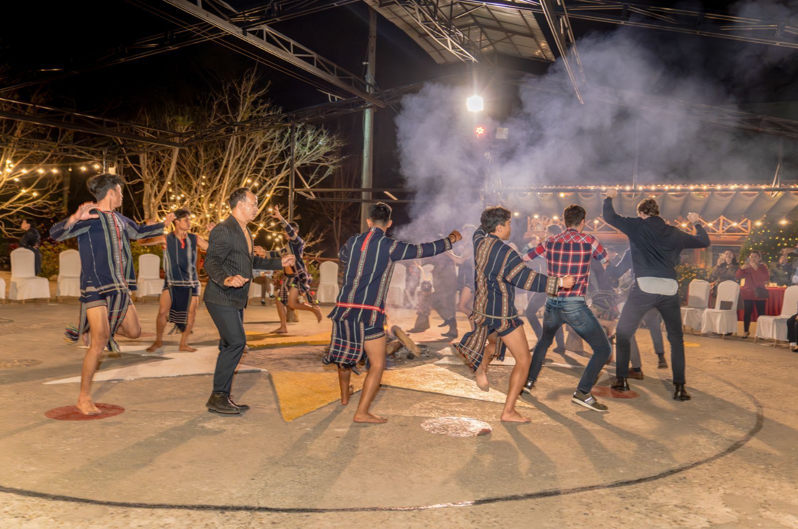 Trải nghiệm văn hóa bản địa 