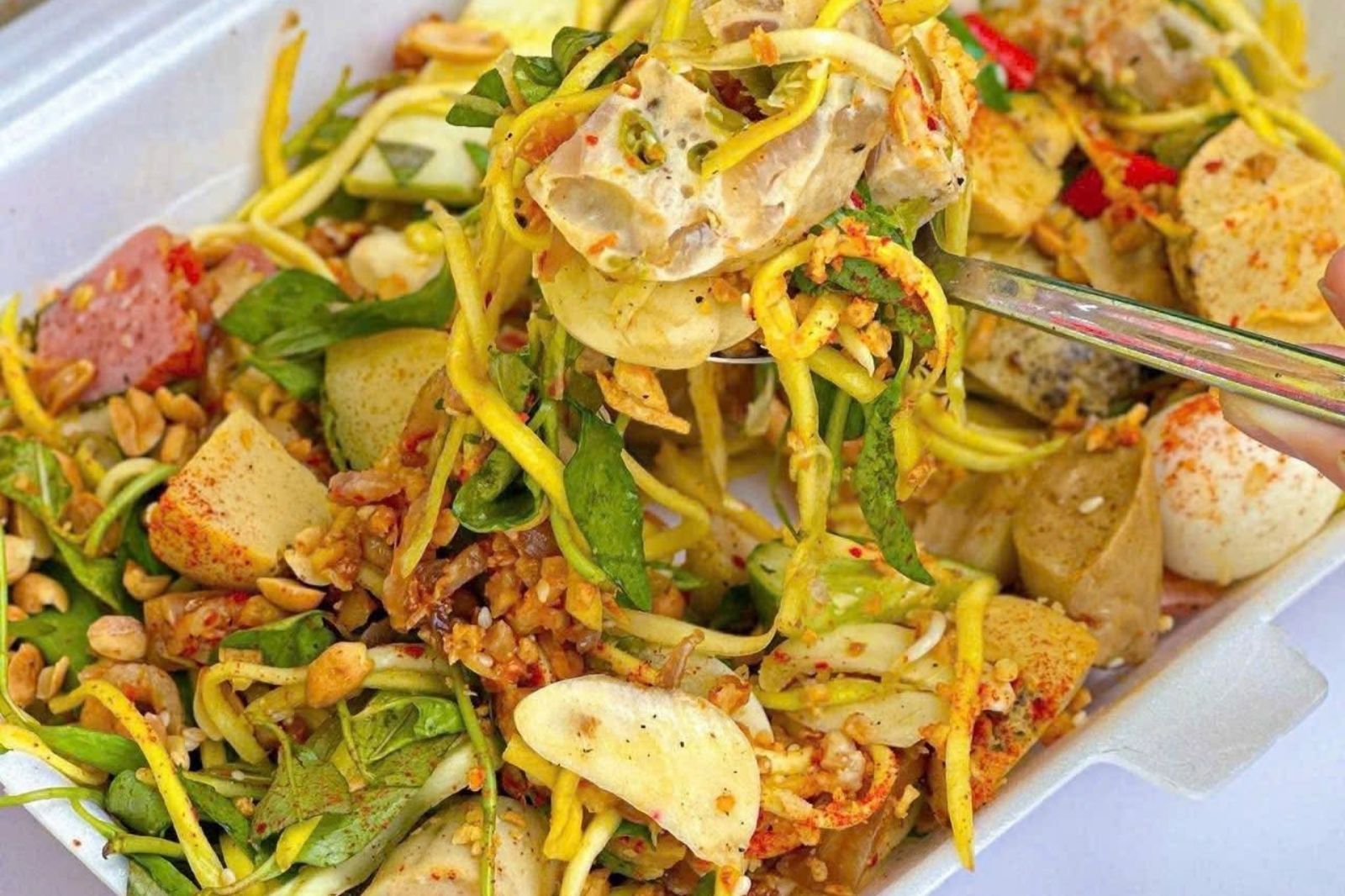 Tré trộn nem chả