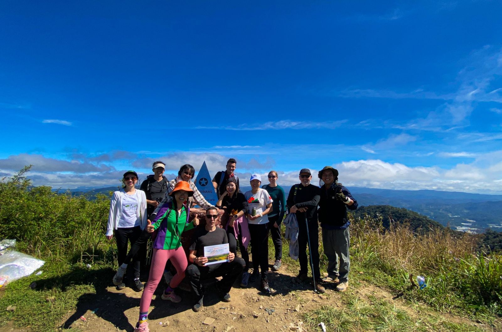 Trekking chinh phục đỉnh Langbiang 