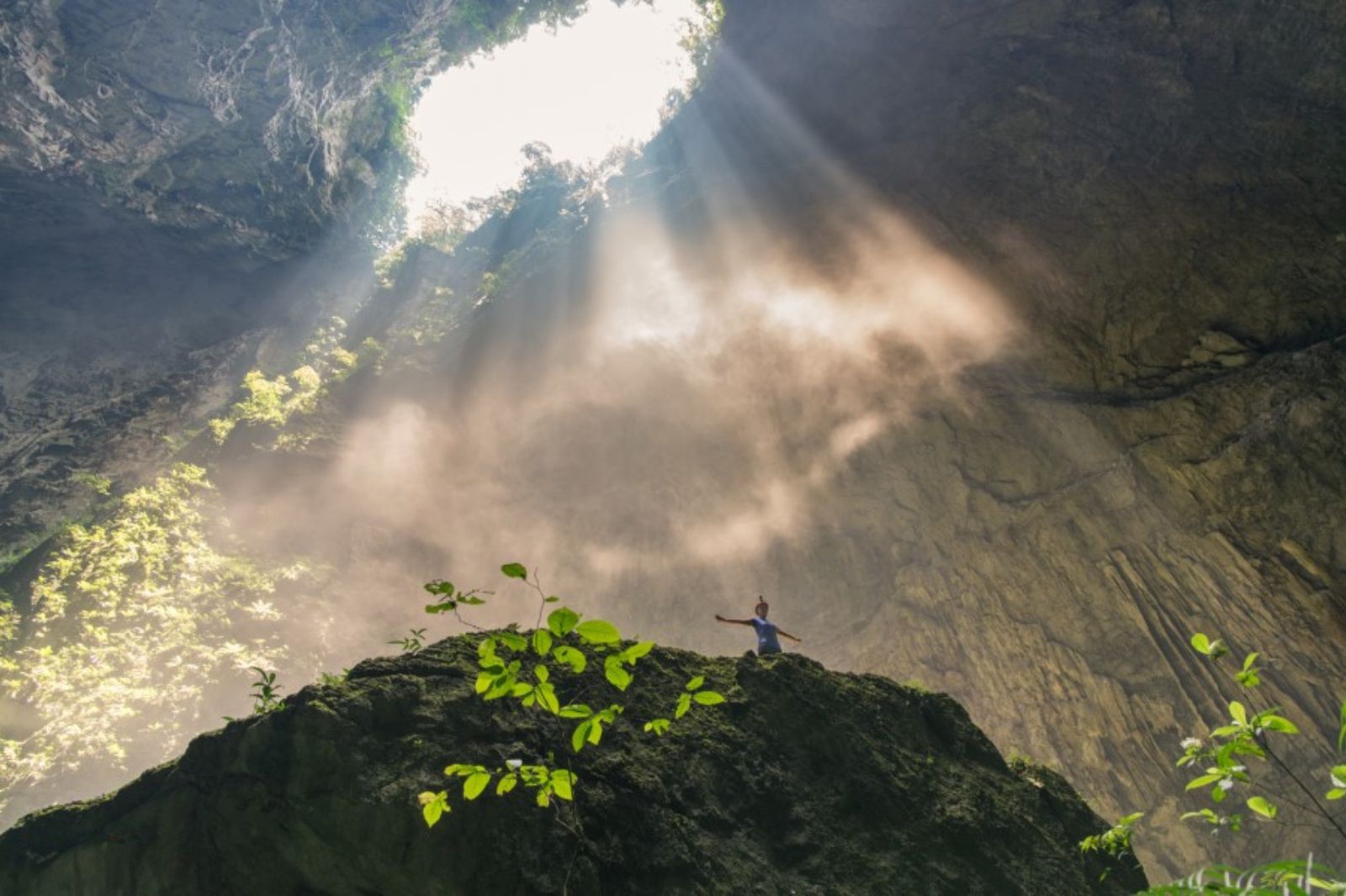 Trekking đến hang Sơn Đoòng