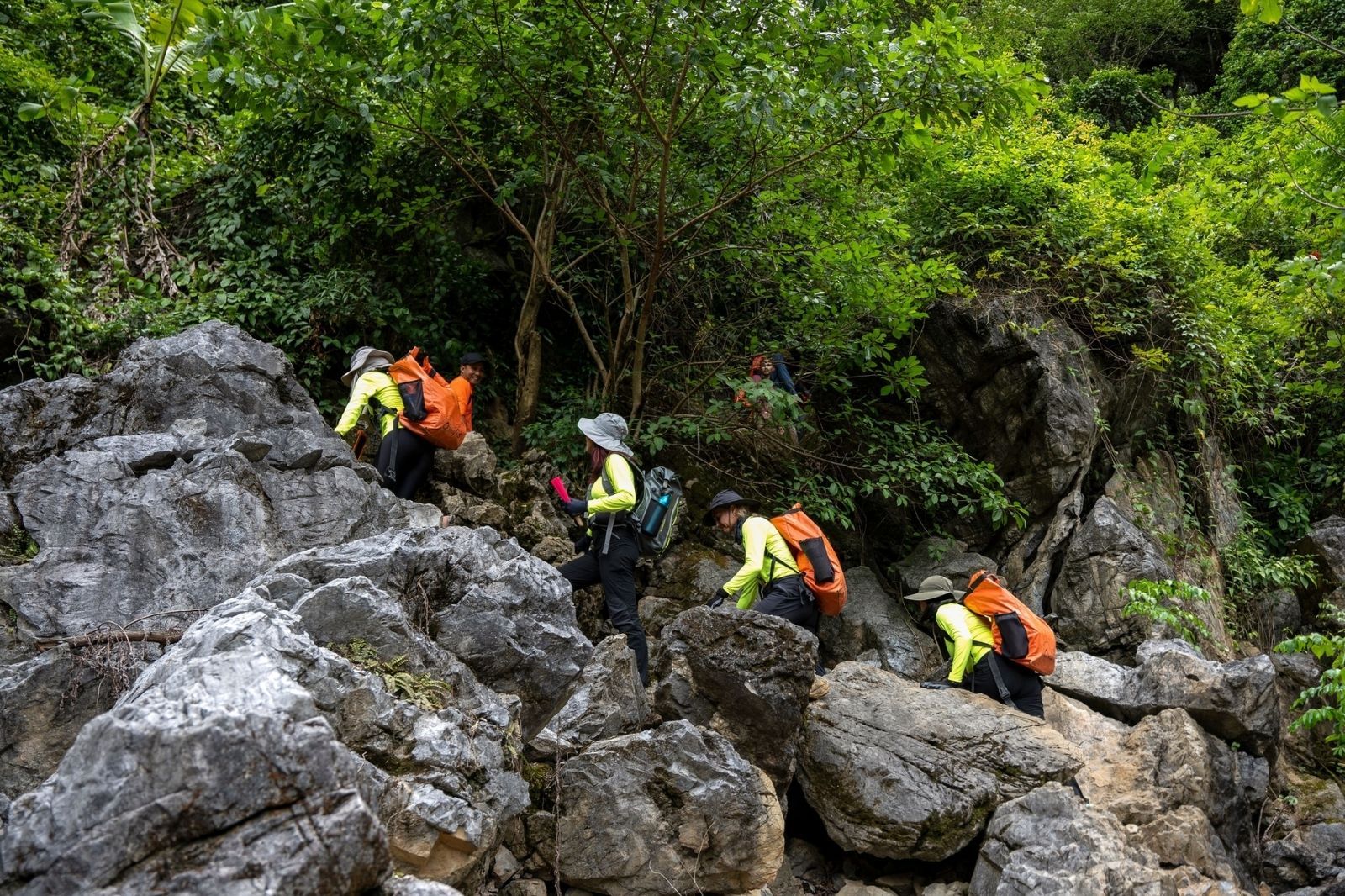 Treking mạo hiểm tại hang Sơn Đoòng
