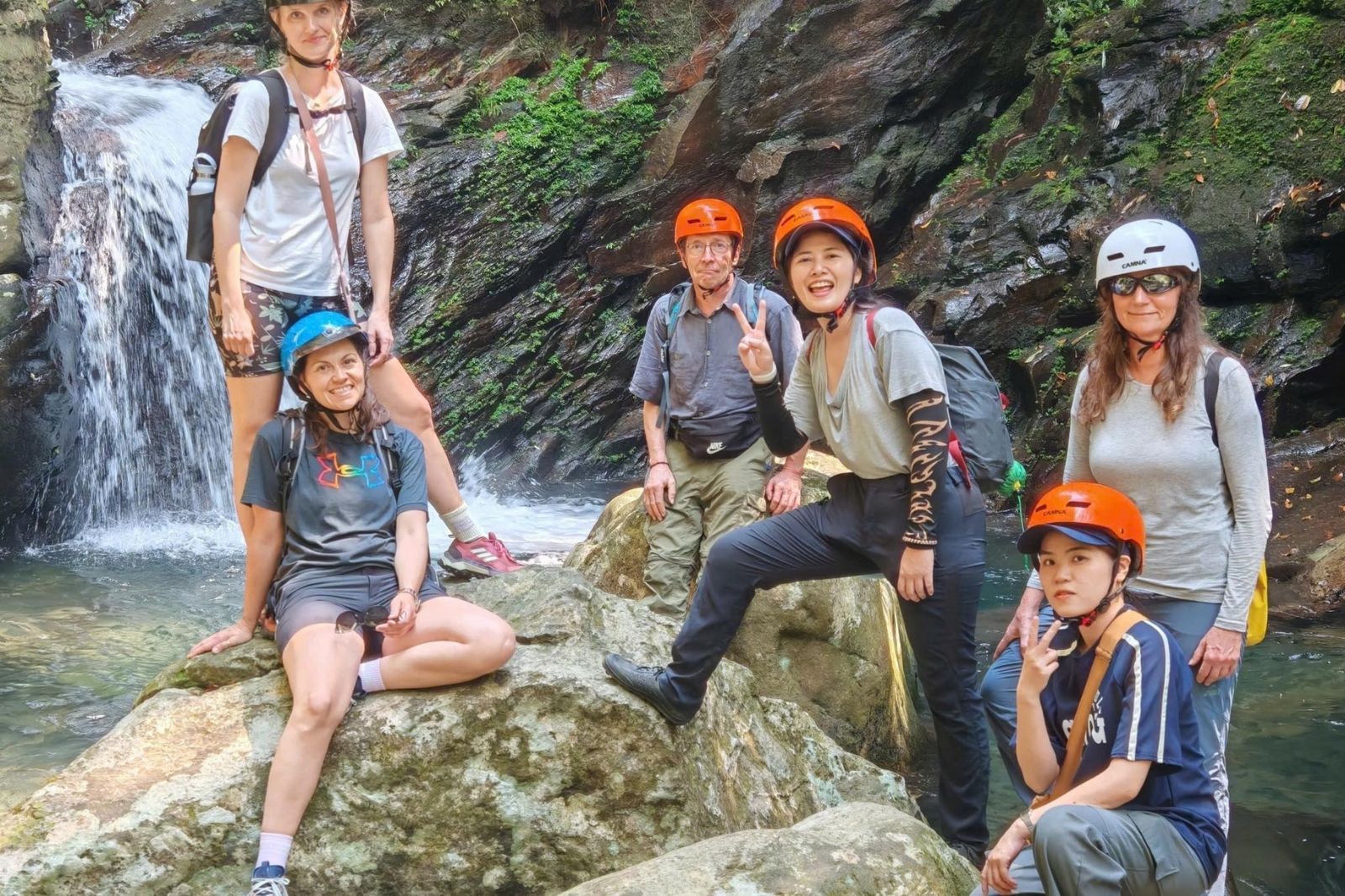 Trekking qua 5 hồ nước trong vắt ở vườn quốc gia Bạch Mã