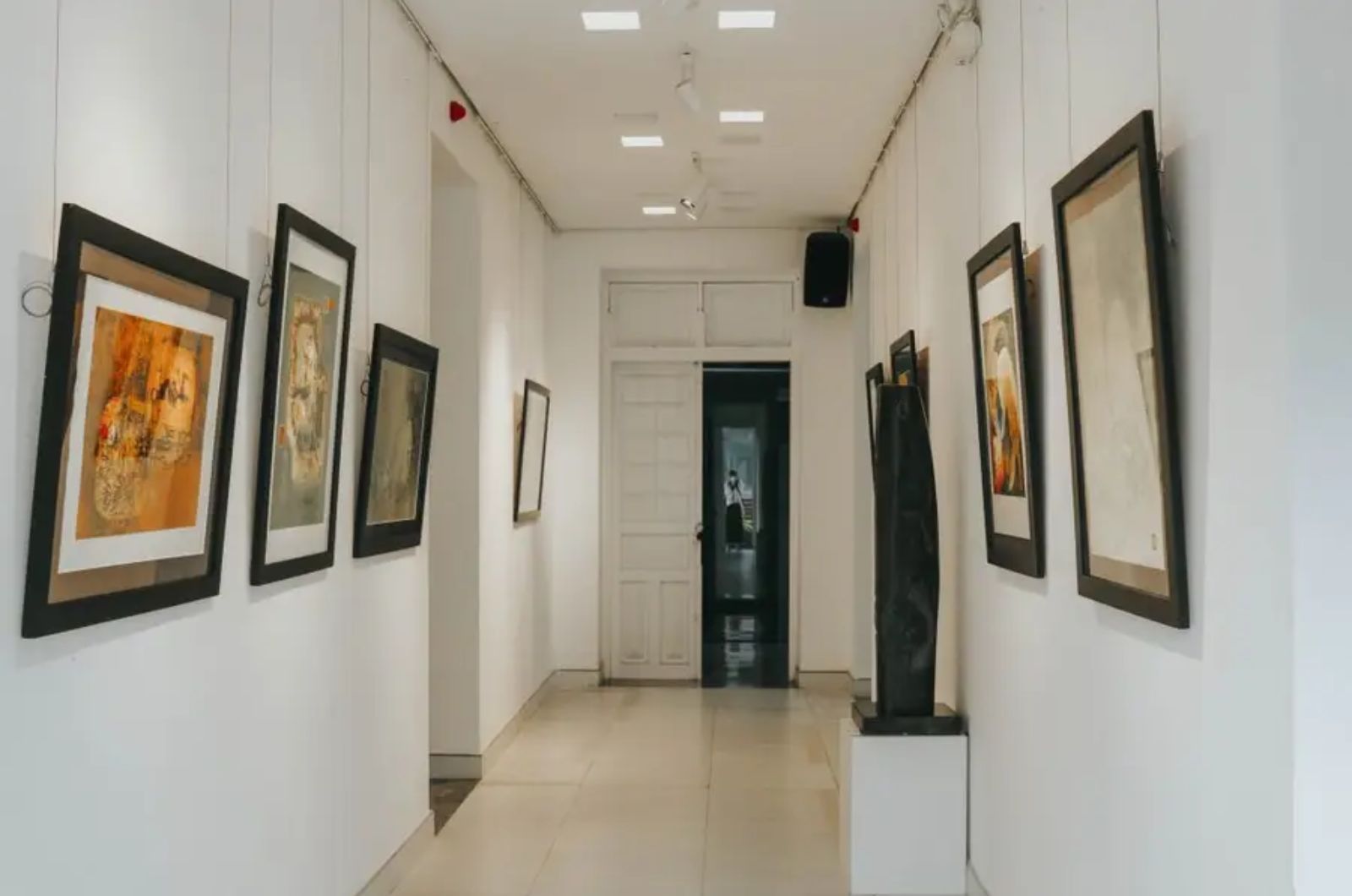 Trưng bày các tác phẩm nổi tiếng  