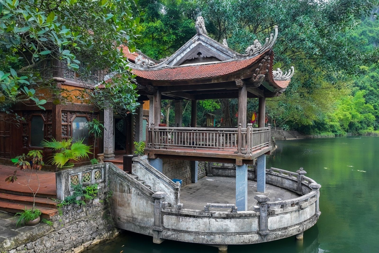 Phủ Khống gắn liền với giai thoại về 7 vị quan trung thần triều Đinh