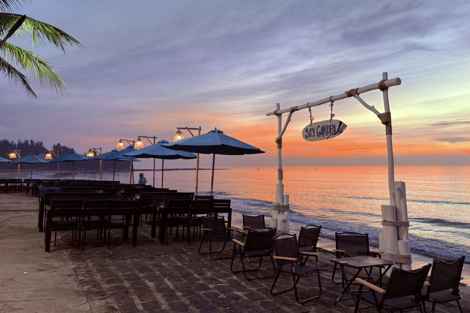 Từ Huế đến biển Cửa Tùng không quá xa và có nhiều phương tiện