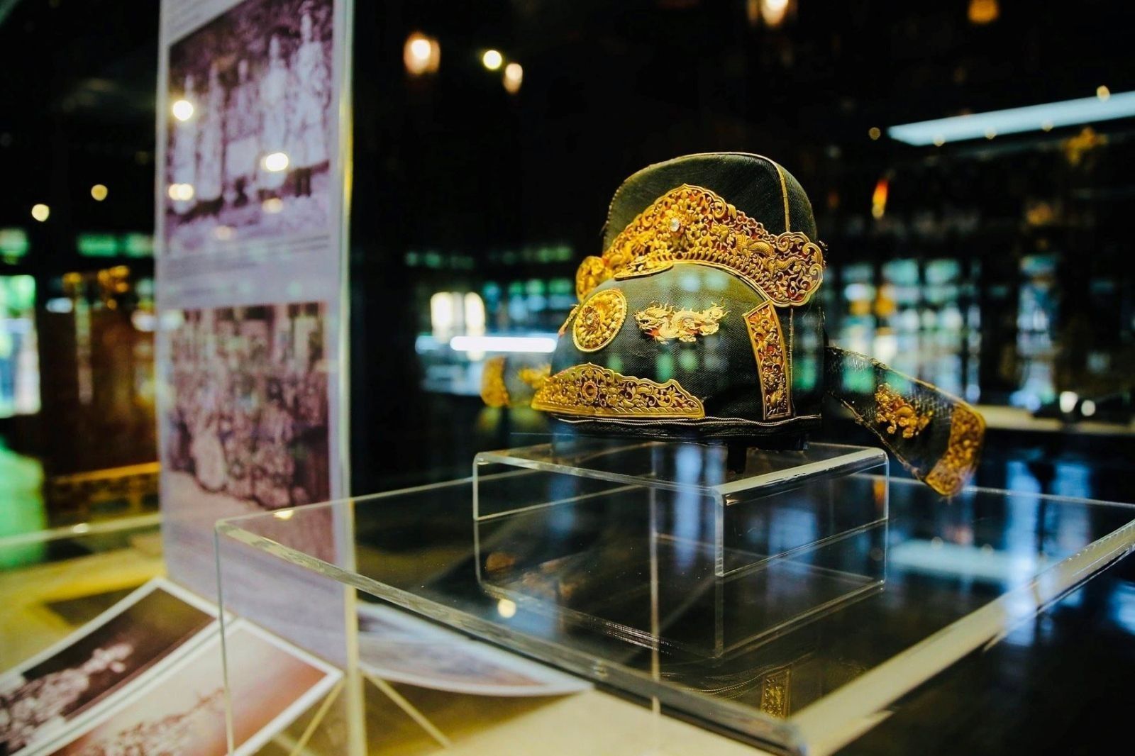 Tuân thủ quy định không chạm vào các hiện vật 