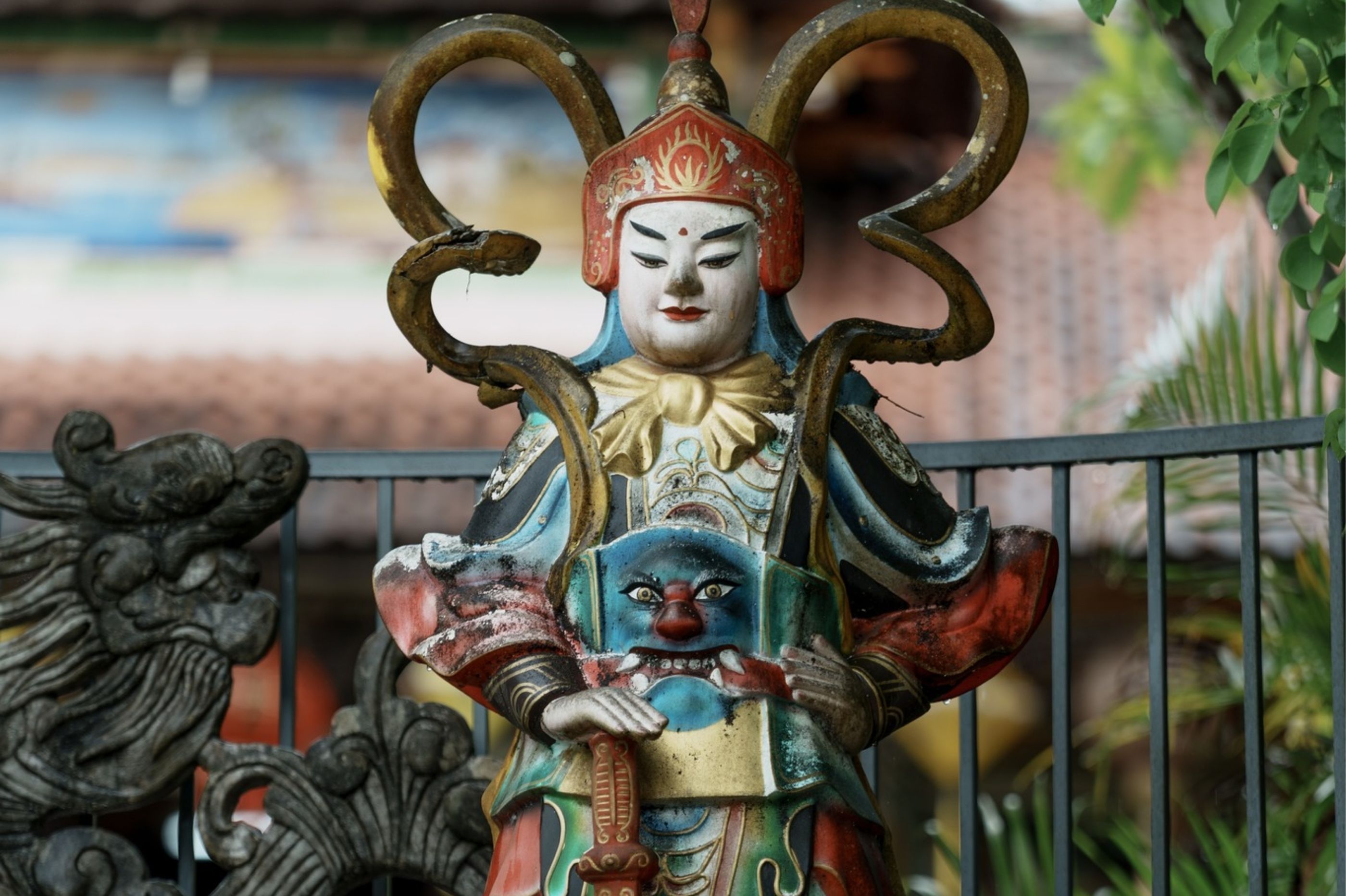 Tượng cổ ở chùa Trúc Lâm Huế 