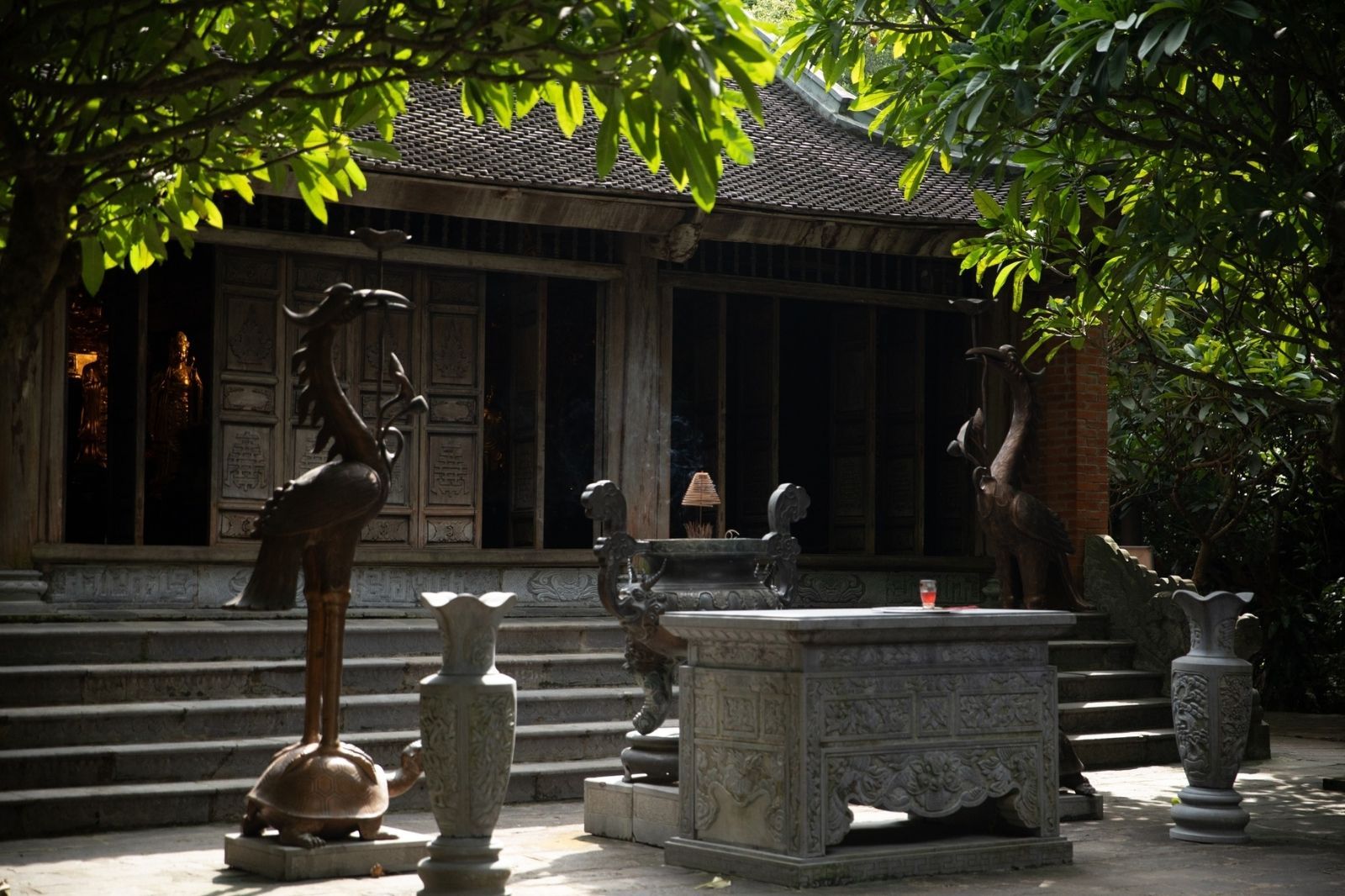 Chùa là nơi tưởng nhớ các anh hùng chiến sĩ có công với đất nước