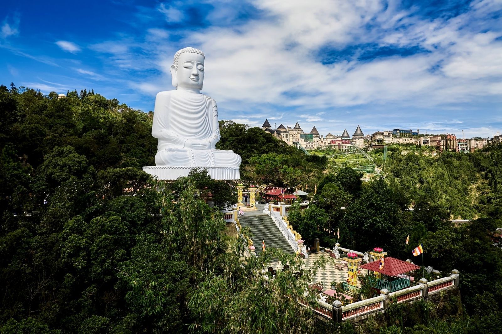 Tượng Phật Thích ca màu trắng