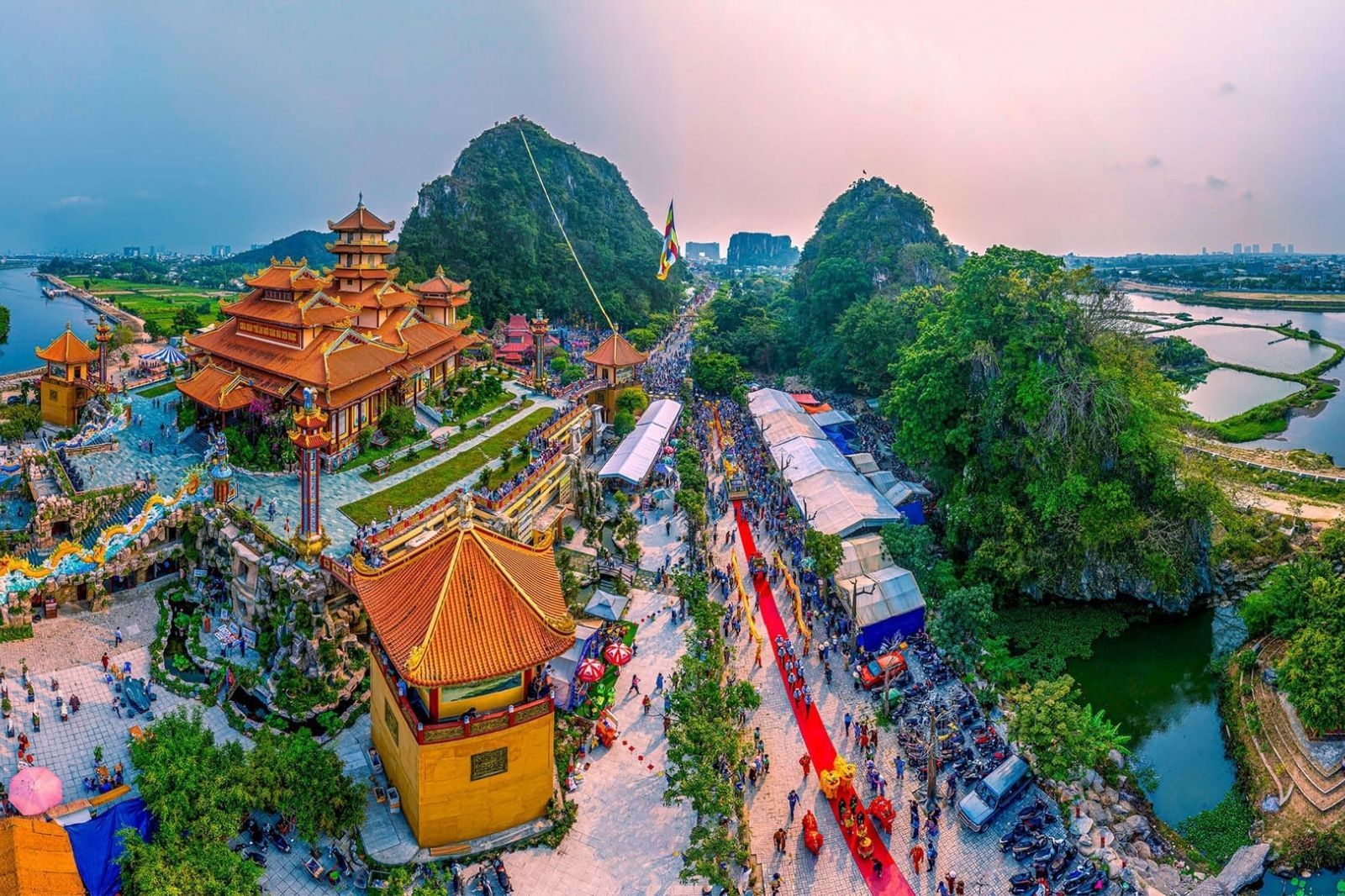 Có hai tuyến đường di chuyển đến núi Ngũ Hành Sơn 