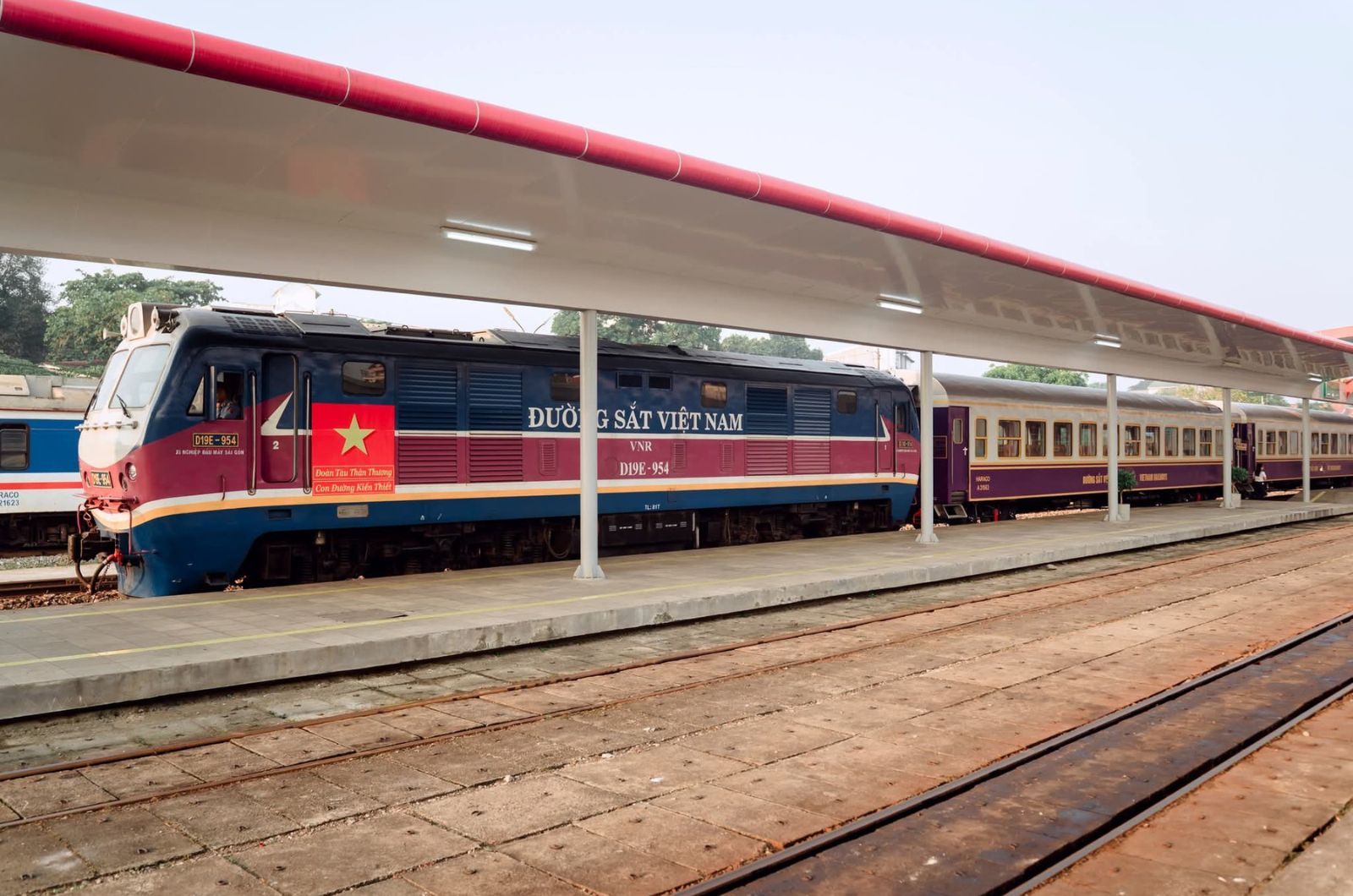 Tuyến tàu đi qua 5 ga chính