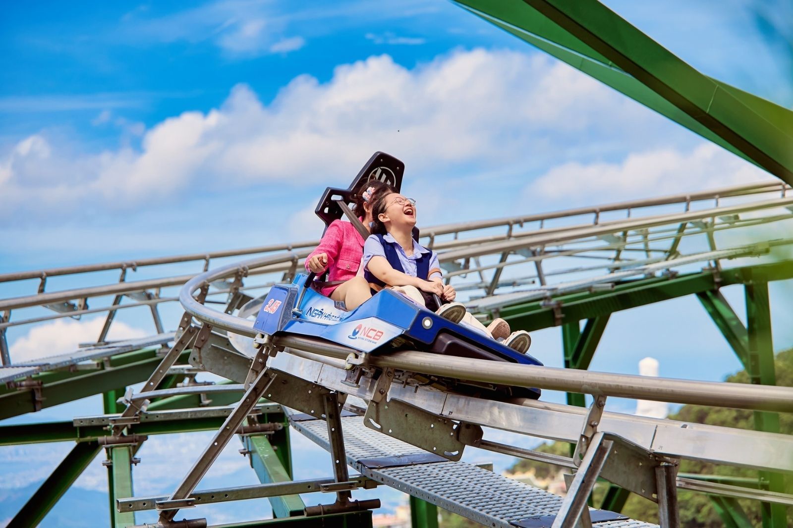 Theo dõi thông tin chính sách ưu đãi giá vé 