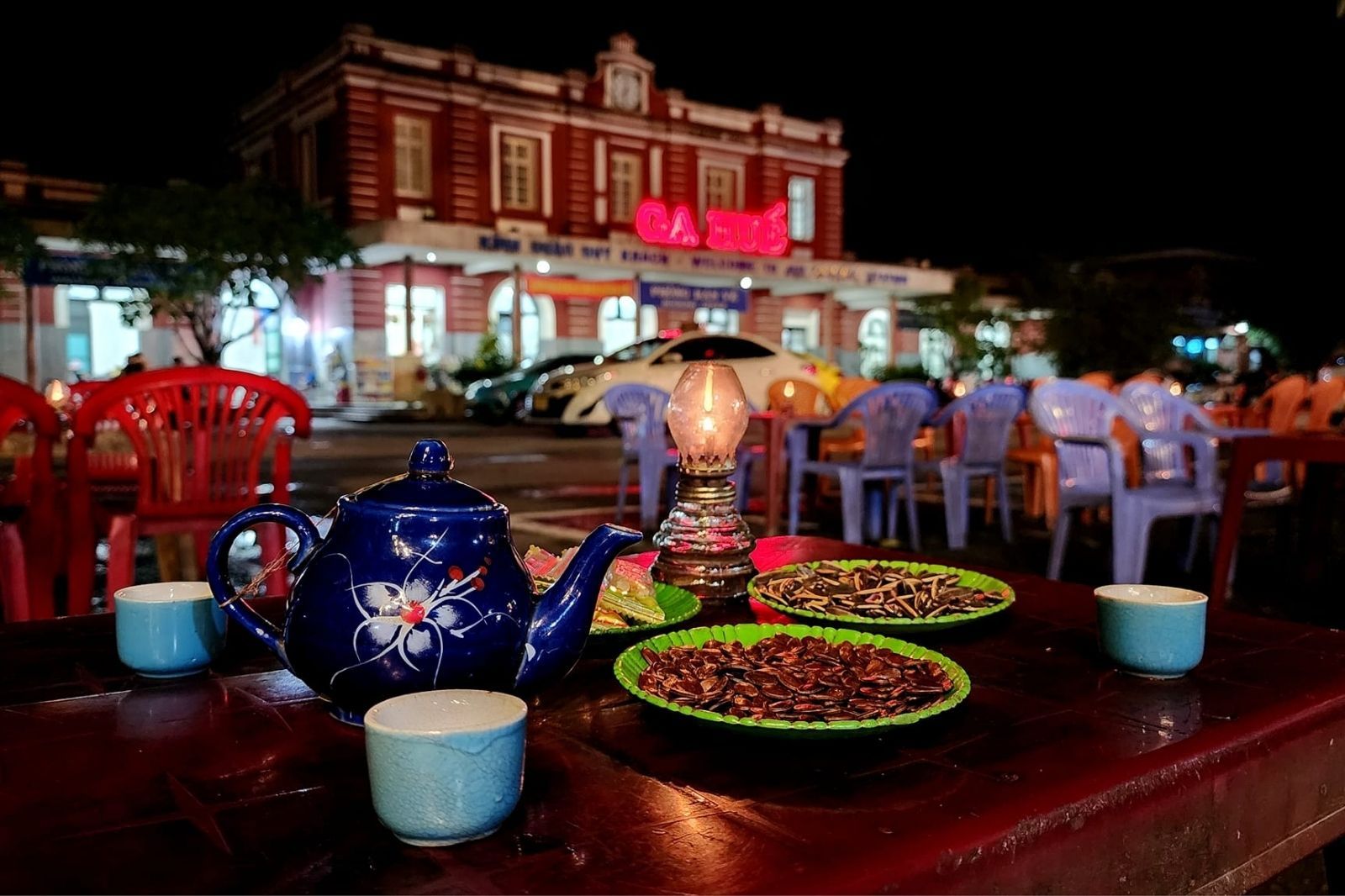 Văn hóa trà ga vào buổi tối ở ga Huế 