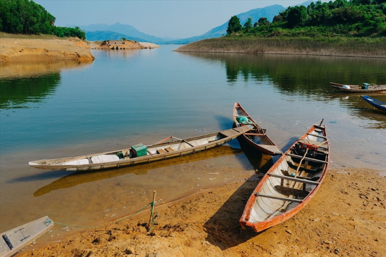 Vẻ đẹp bình yên, hoang sơ của Hồ Rào Quán