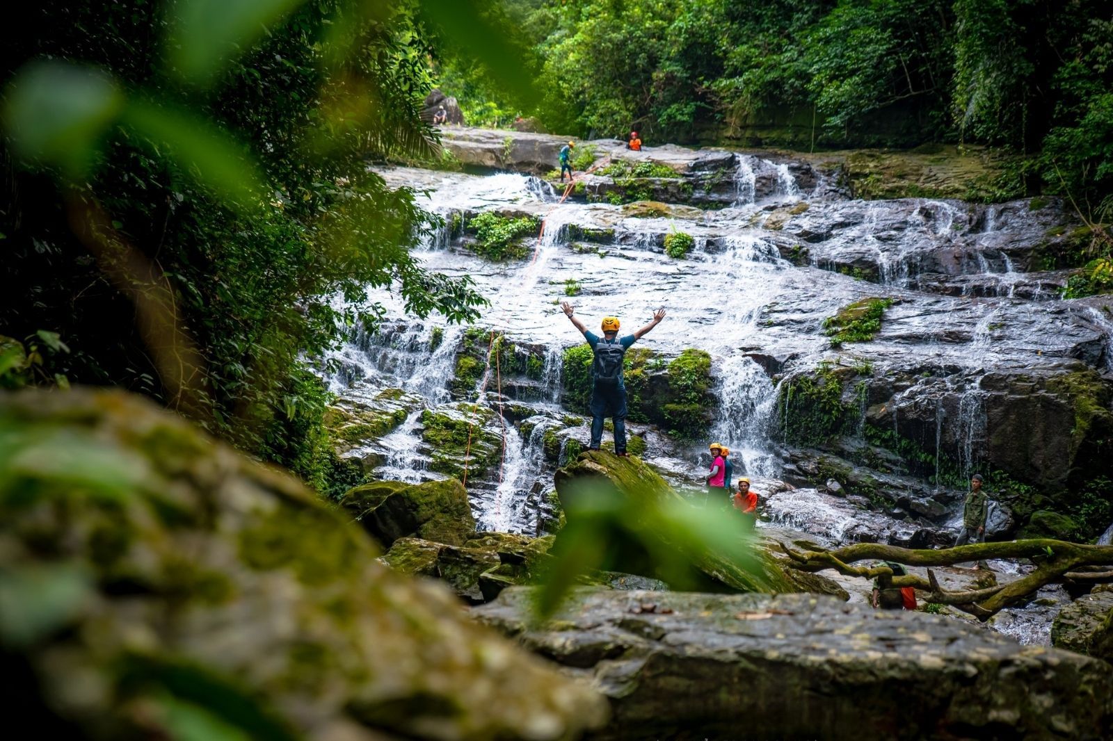 Vẻ đẹp hoang sơ của thác Dương Cầm 