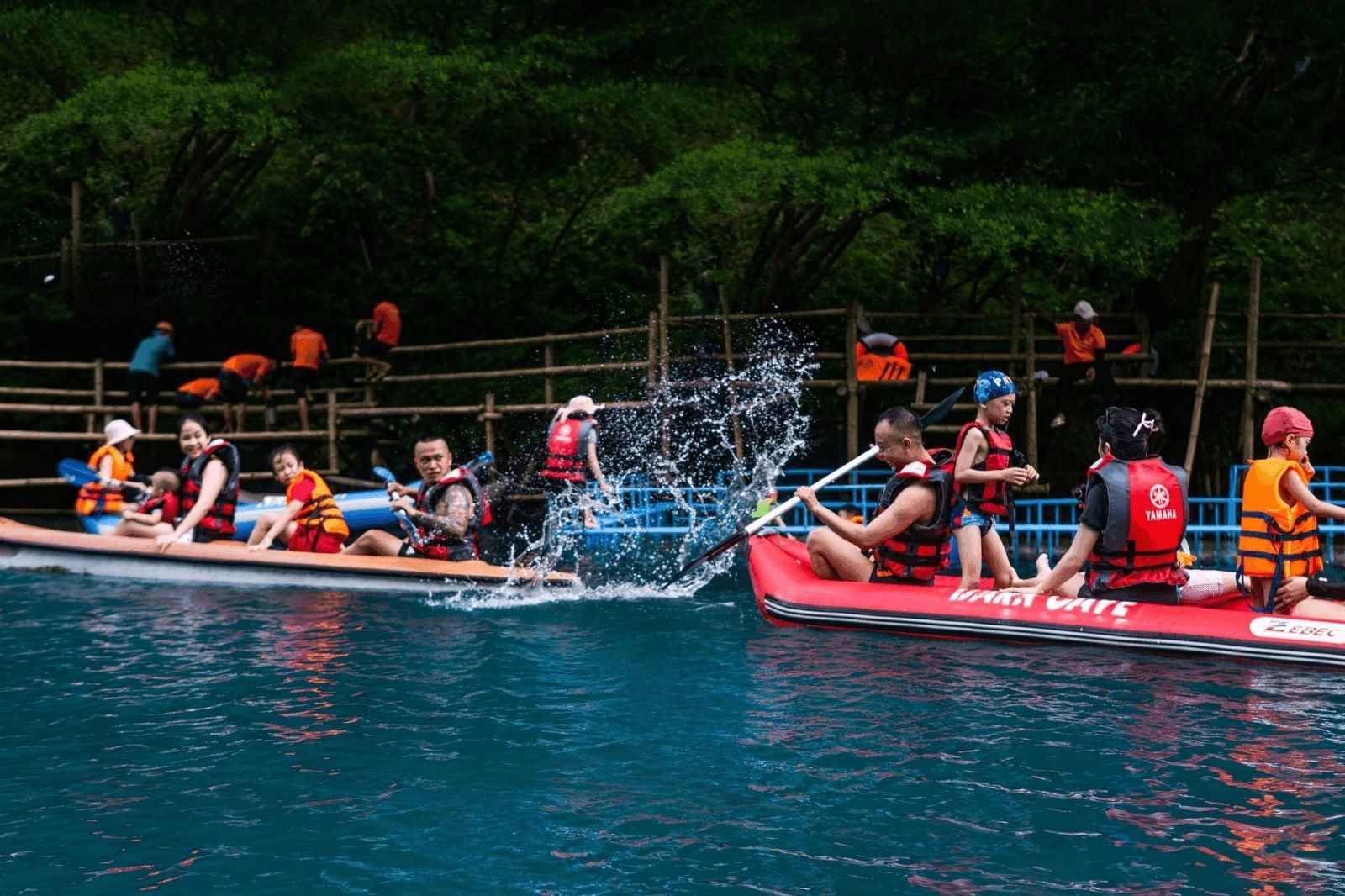 Vui chơi ngày hè với chi phí cực hợp lý tại Sông Chày - Hang Tối