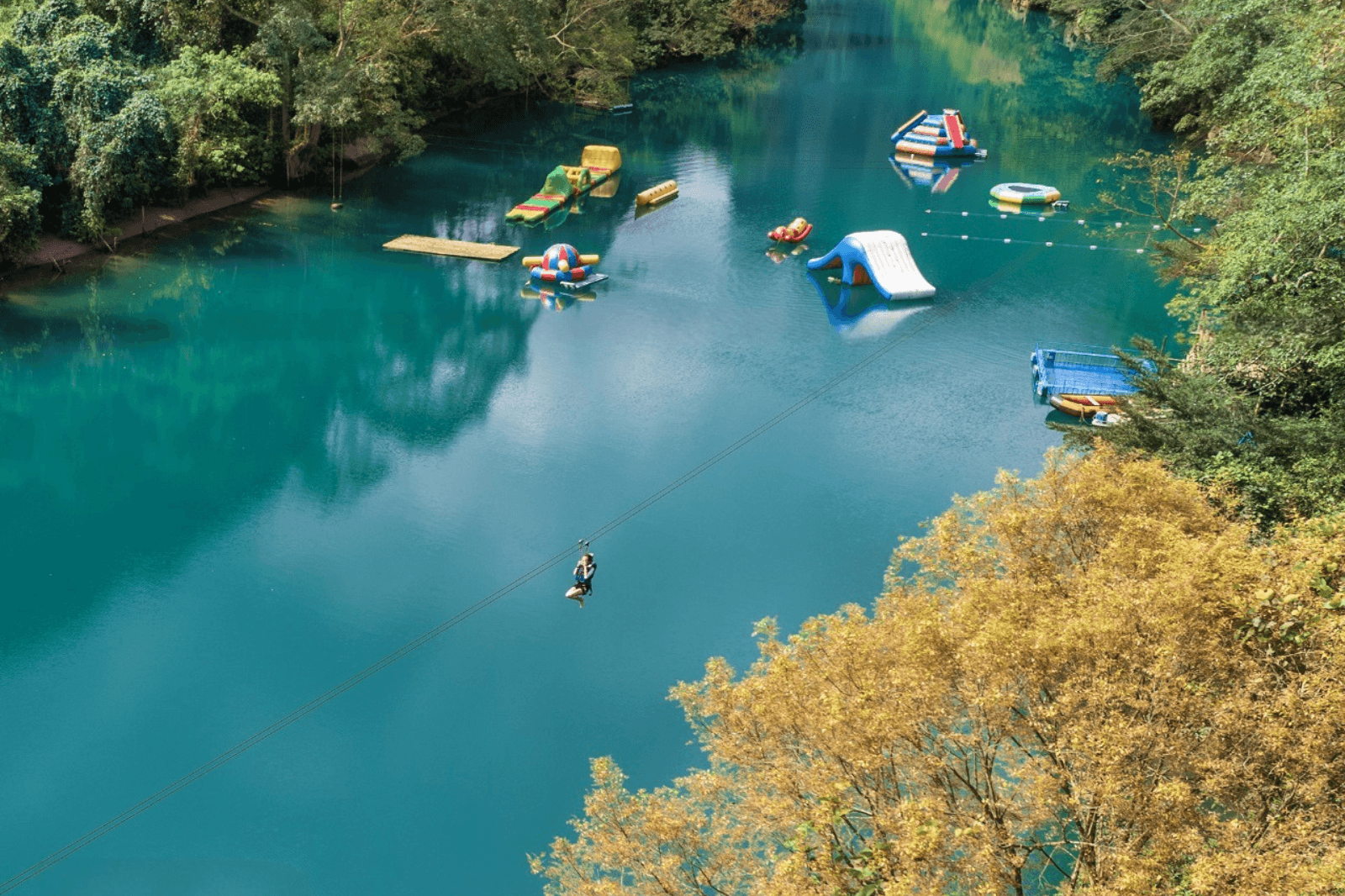 Vui chơi ở các điểm du lịch