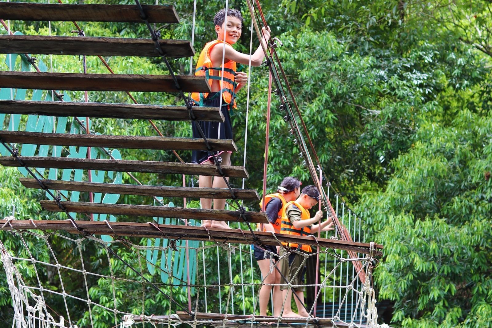 Vui chơi ở suối Mọoc