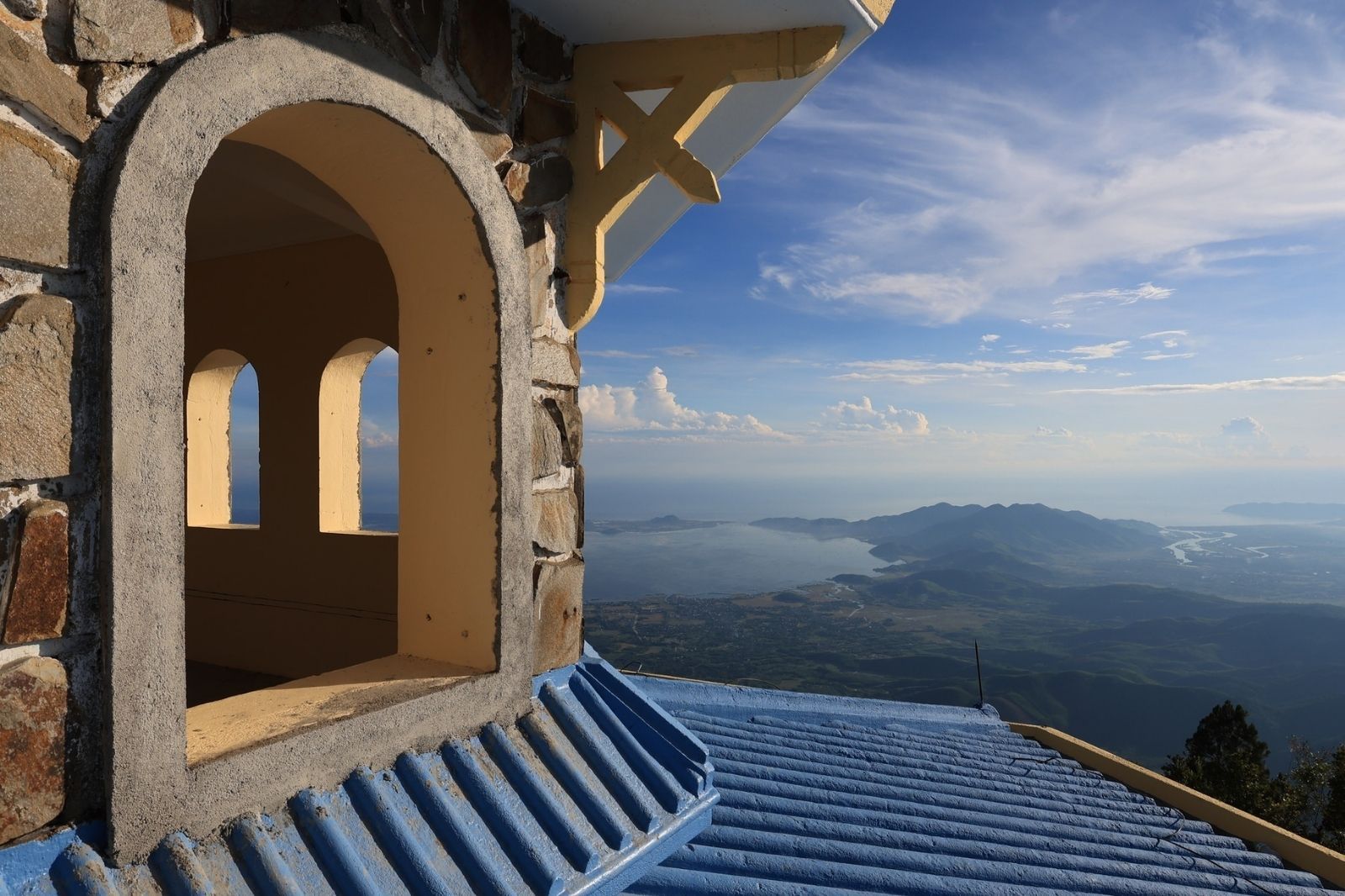 Vườn Quốc Gia Bạch Mã là một khu bảo tồn thiên nhiên quan trọng  