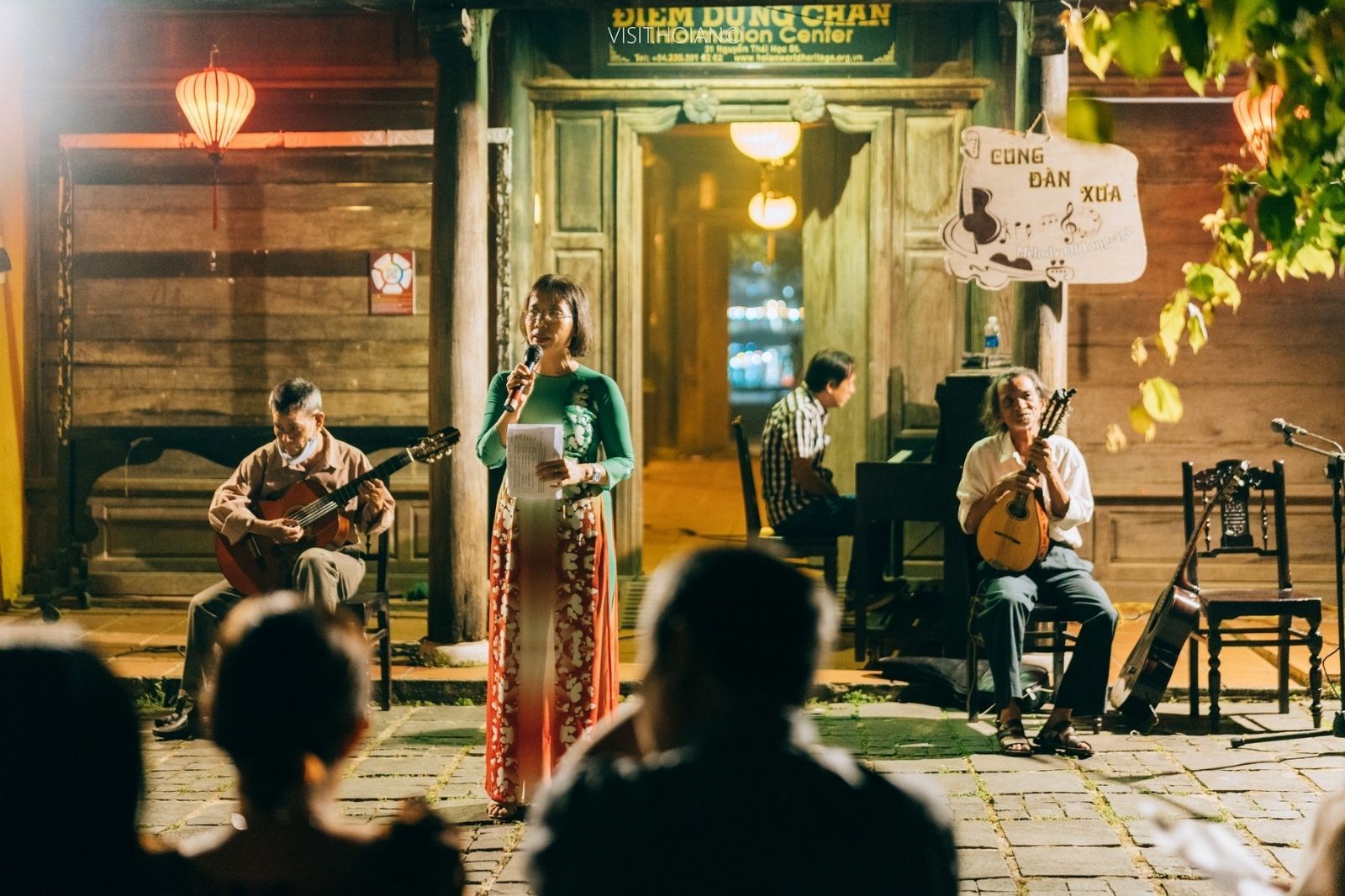 Xem biểu diễn văn nghệ đường phố 