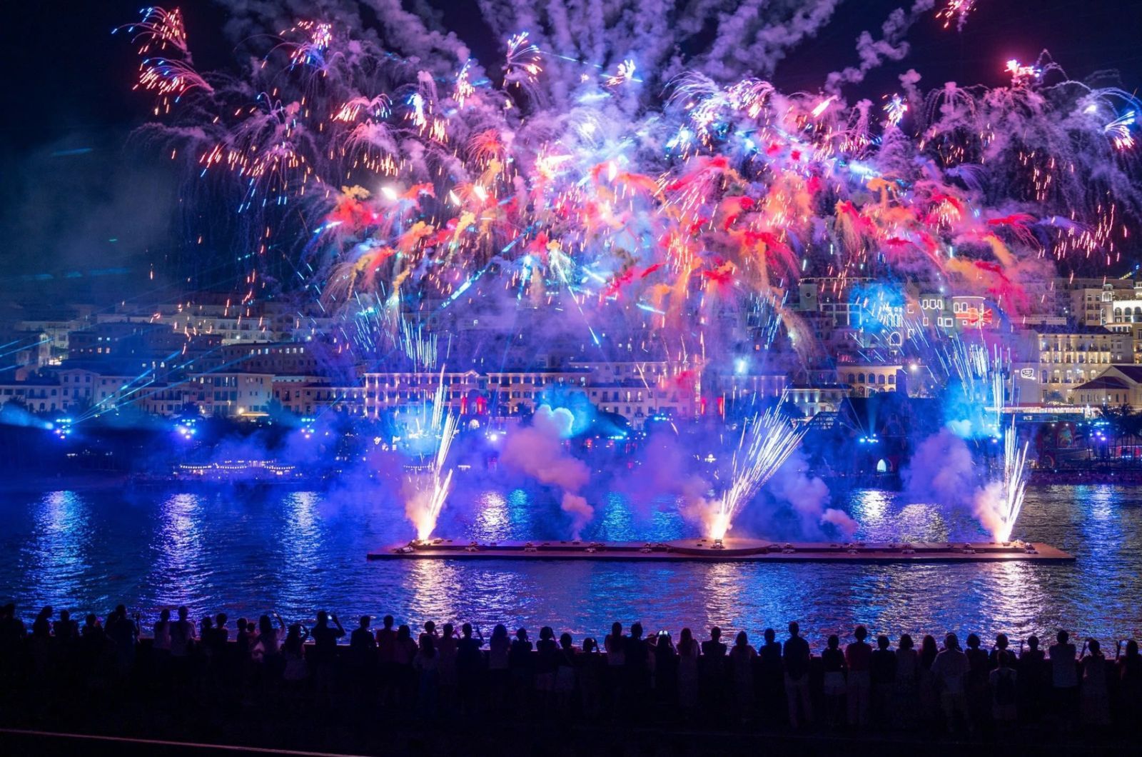 Xem các show diễn biểu diễn về đêm  