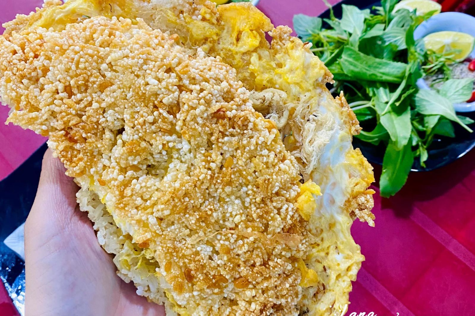  Xôi chiên chà bông mang đậm hương vị đặc trưng của Quảng Bình